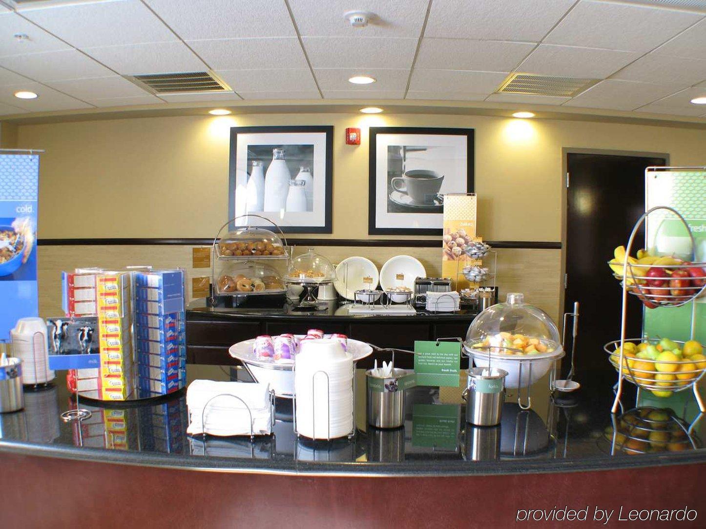 Hampton Inn And Suites Merced Restaurant photo
