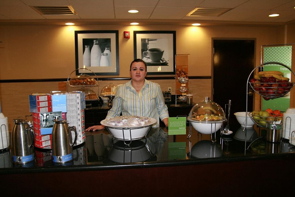 Hampton Inn And Suites Merced Restaurant photo